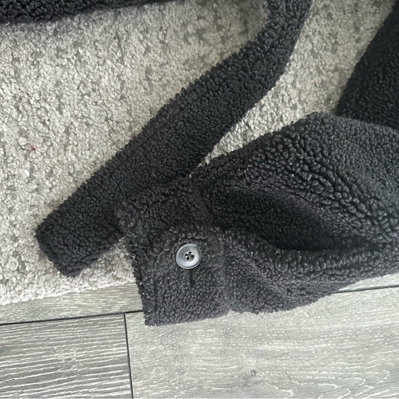 Uniqlo U Sherpa jacket with belt - Picture 11 of 14